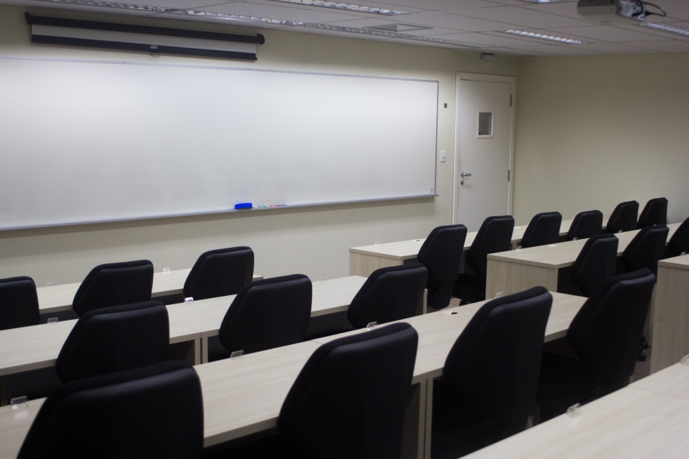 Sala 13 · 44 pax