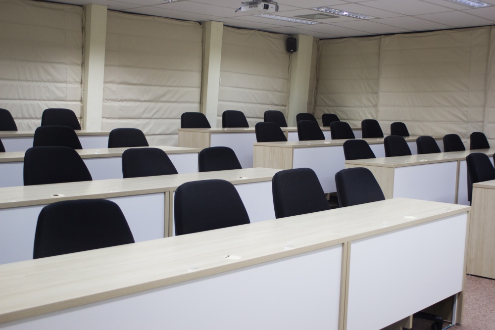 Sala 13 · 44 pax